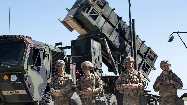 Deutschland hat nach dem russischen Angriff auf die Ukraine im Jahr 2022 insgesamt fünf Patriot-Systeme an Polen und die Slowakei geliefert.
