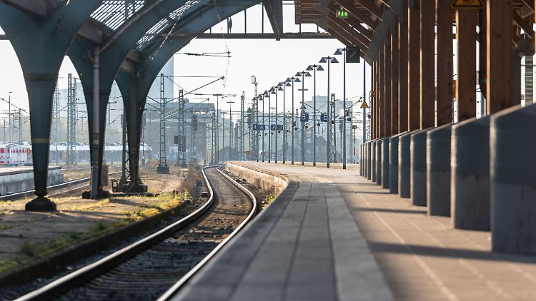 So langsam fährt die Bahn den Verkehr wieder hoch.