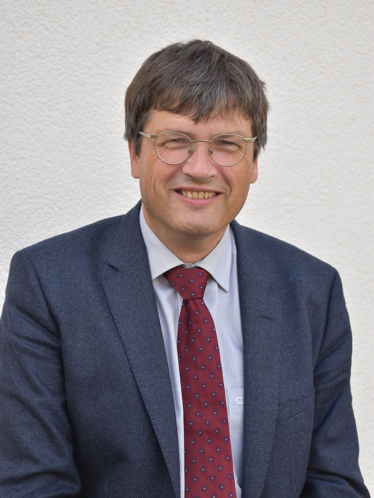 Der evangelische Theologe Reiner Anselm forscht und lehrt an der LMU München und setzt sich unter anderem mit ethischen Problemen der Medizin auseinander.
