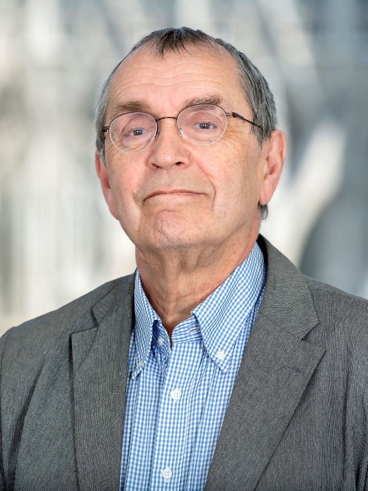 Thomas Macho widmet sich in seinem 2017 erschienenen Buch "Das Leben nehmen" der Geschichte des Suizids in der Moderne.