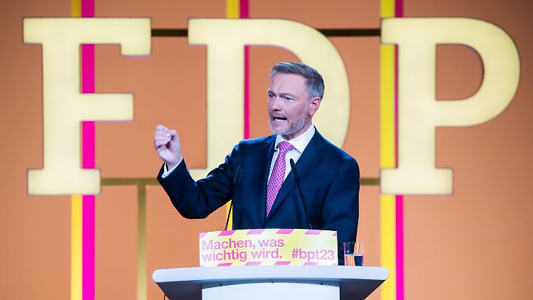 Im Dezember 2013 wurde Christian Lindner erstmals zum FDP-Vorsitzenden gewählt - und nun erneut bestätigt.