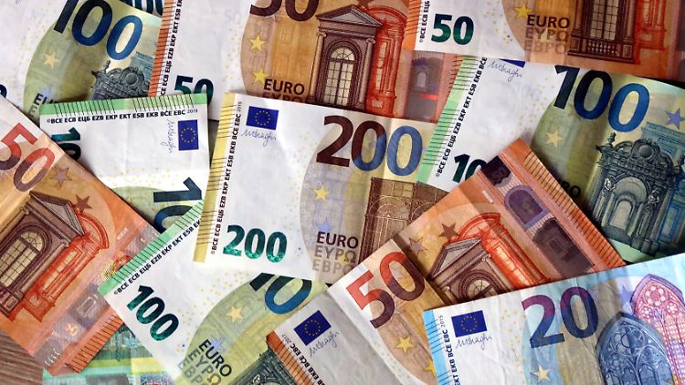 Nach einer Prognose des Bundesfinanzministeriums soll das Defizit 2023 gut vier Prozent des Bruttoinlandsprodukts betragen. 