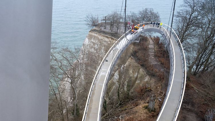 185 Meter lang ist die ellipsenförmige Aussichtsplattform.