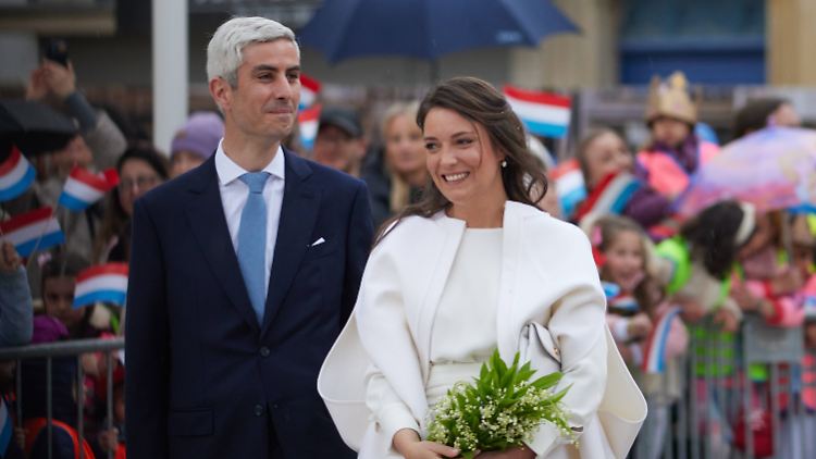 Nach der Vermählung suchte das Brautpaar die Nähe der Luxemburger.