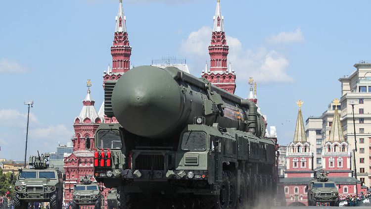 Die Interkontinentalrakete vom Typ RS-24 während der Militärparade zum 75. Jahrestag des Sieges im Zweiten Weltkrieg.