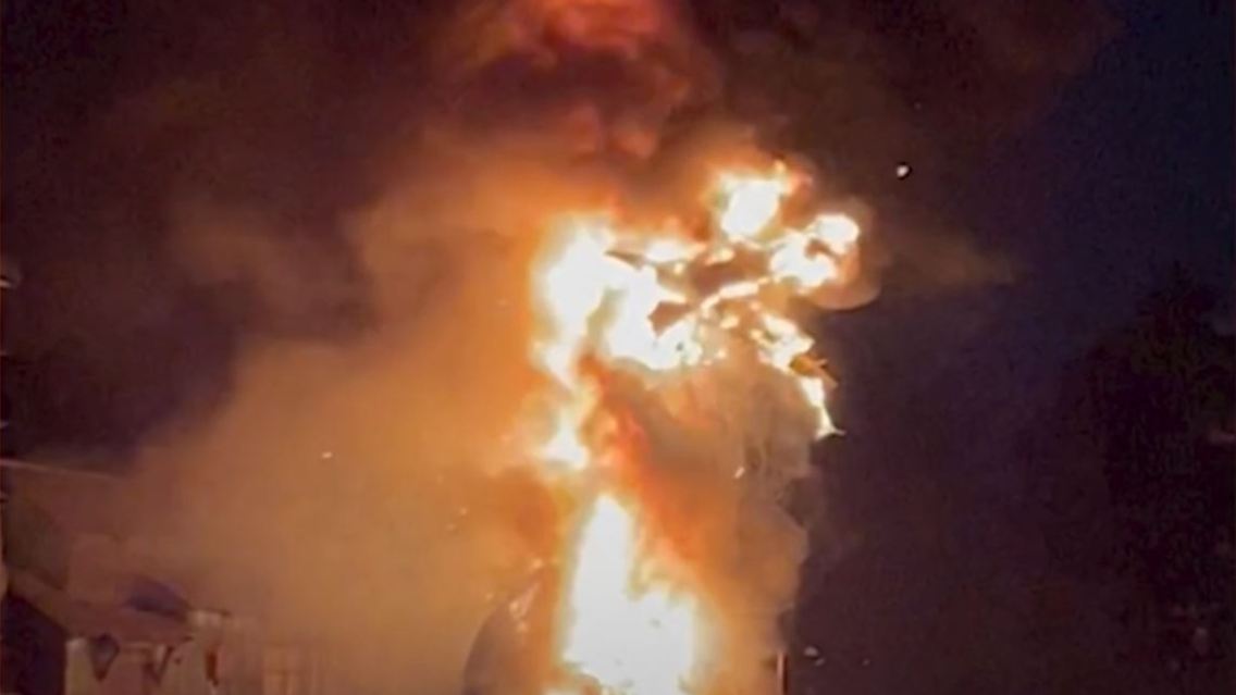 disneyland-drachen-feuer.JPG