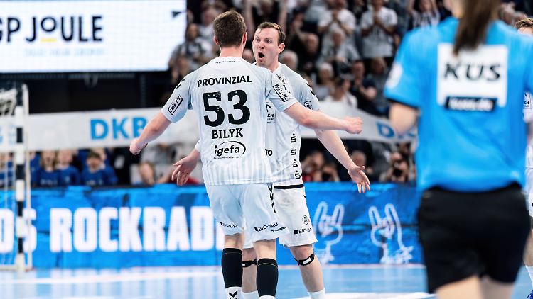 Die Kieler Handballer feiern ein Statement-Sieg.