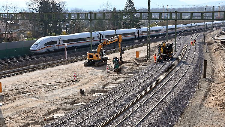 Alles neu bei der Bahn? Die Monopolkommission berät die Bundesregierung und sieht in der Zerschlagung des Staatskonzerns vor allem Vorteile.