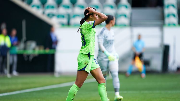 Enttäuscht über den verschenkten Sieg: Die Fußballerinnen des Vfl Wolfsburg.