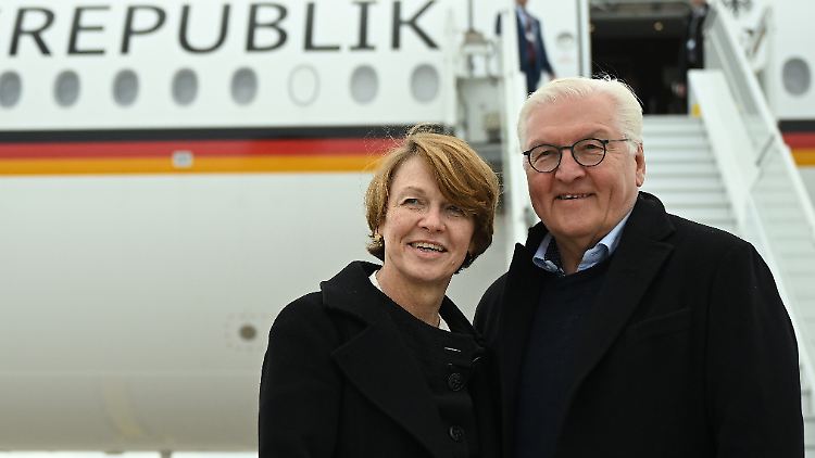 Auf dem Weg nach Ottawa: Bundespräsident Steinmeier und Ehefrau Elke Büdenbender.