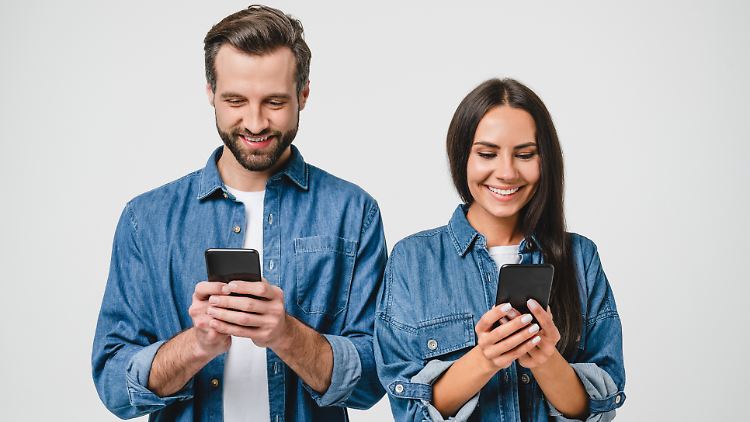 Mit Red+ von Vodafone ist auch der Partner mit einem Vertrag versorgt.