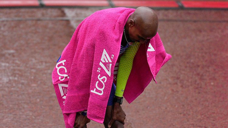 Ein entkräfteter Mo Farah nach seinem letzten Marathon.