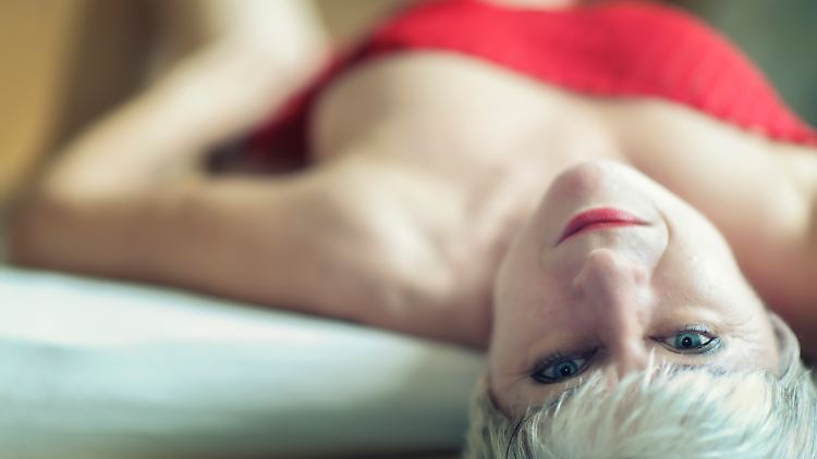 Nur weil man graue Haare hat, heißt das nicht, dass man kein Bedürfnis nach Sex mehr hat.