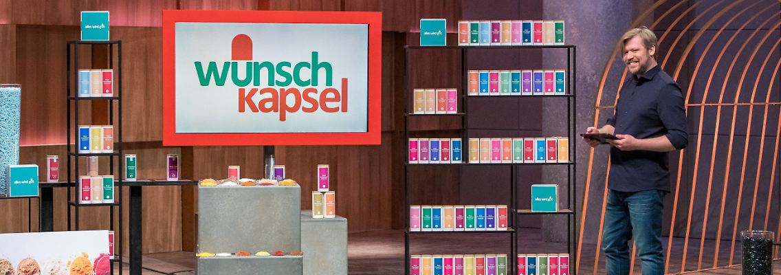 Wunschkapsel-Gründer Dr. Lars Meyer weckt das Interesse von Nils Glagau - Quelle RTL Bernd-Michael Maurer.jpg