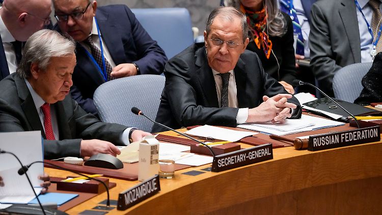 Guterres (l.) wählt deutliche Worte im Sicherheitsrat - Lawrow kontert.