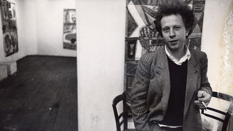 Gerd Harry Lybke, bekannt als Judy, in den 80er Jahren in seinen ersten Galerieräumen in Leipzig. 