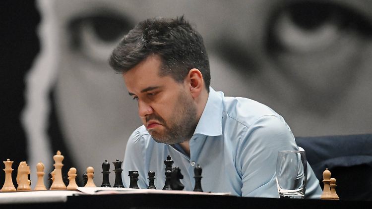 Nepomnjaschtschi könnte erster russischer Weltmeister seit 2006 werden.