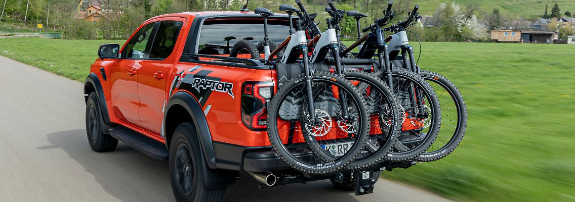 4_Ford_Ranger_Raptor_Adventurous_Spirit_Meets_Bikes_0423_019.jpg