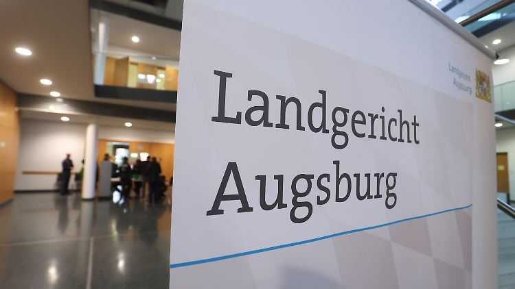 Die ungelernte Angeklagte soll sich mit gefälschten Dokumenten die Stelle als Intensivschwester erschlichen haben.