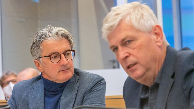 Nach mehr als zweieinhalb Jahren Prozess legte der ehemalige Porsche-Vorstand Wolfgang Hatz (rechts) ein Geständnis ab. 