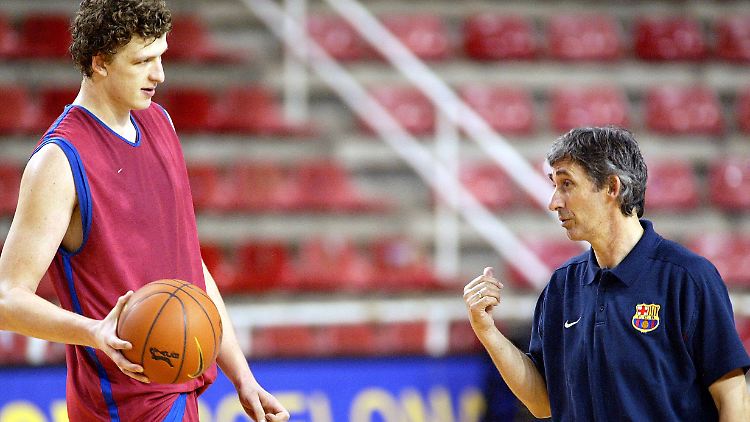 Femerling mit Trainer Svetislav Pesic beim FC Barcelona. Am Saisonende gewannen sie gemeinsam die EuroLeague.