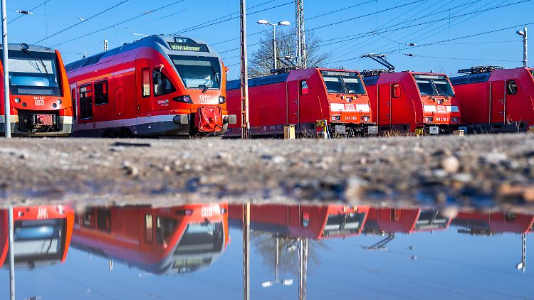 Die EVG hatte am Freitag mit einem achtstündigen Warnstreik den Bahnverkehr in Deutschland weitgehend lahmgelegt.