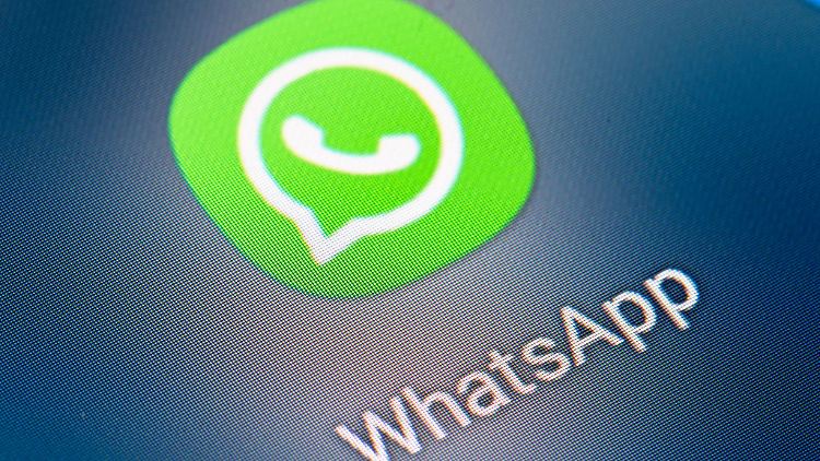 Whatsapp-Icon auf dem Bildschirm eines Smartphones.
