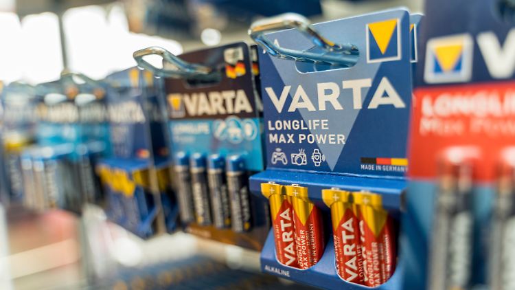 Weltweit beschäftigt Varta nach eigenen Angaben derzeit rund 4700 Menschen. 