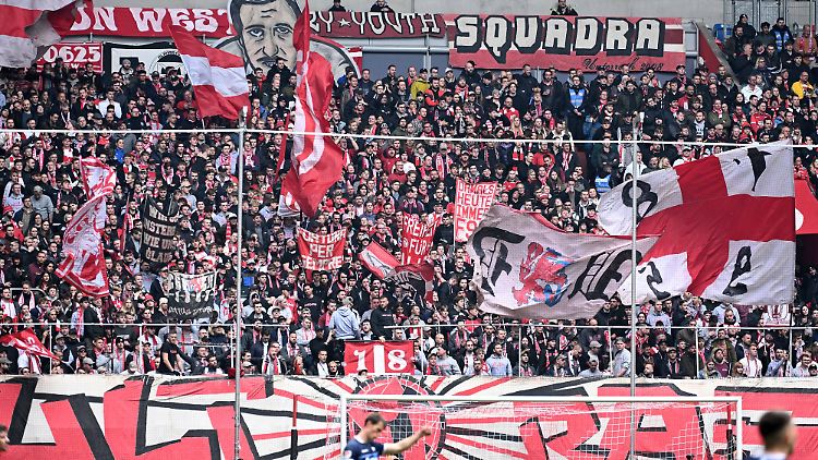 Ins Fortuna-Stadion soll es in der kommenden Spielzeit ohne Eintritt gehen.
