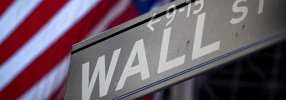 2023-04-19T114958Z_490970141_RC2MH0A4ENIE_RTRMADP_3_FINTECH-CRYPTO-BANKS.JPG