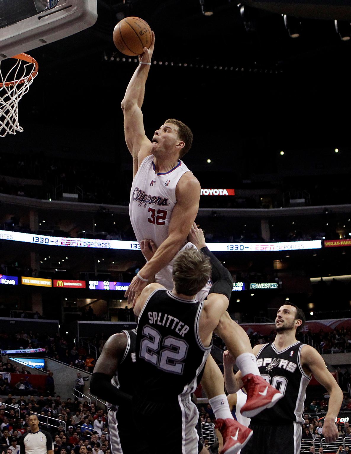 Es sind Aktionen wie diese, die Blake Griffin zum Klick-Millionär auf Youtube und zum heißesten Anwärter auf den Titel "Next NBA Superstar" machen. 