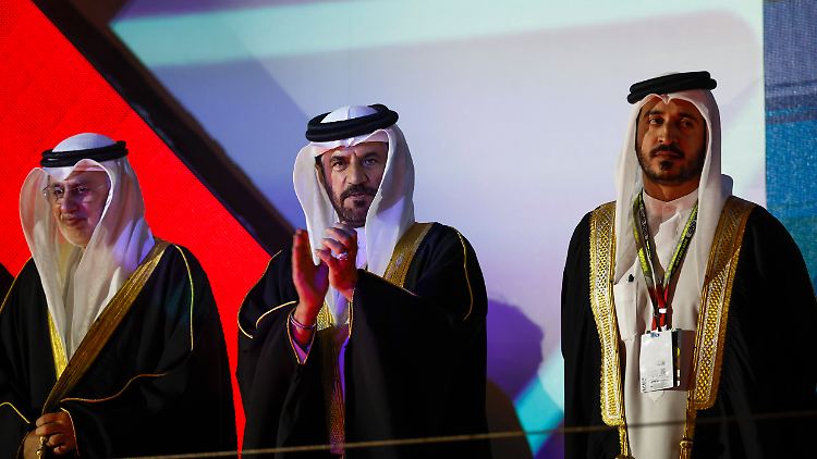 Mohammed Ben Sulayem (M.) beim GP von Bahrain im vergangenen Monat. 
