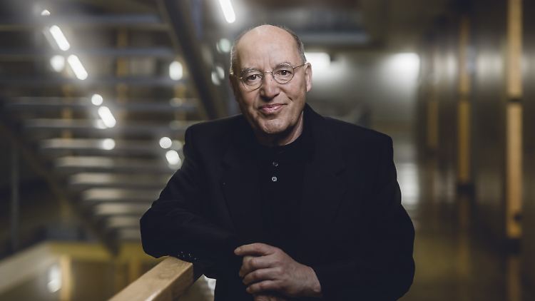 Gregor Gysi hat seit Oktober 65 bezahlte Auftritte absolviert.