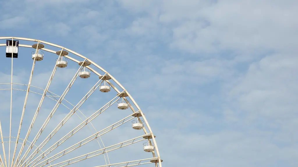 Ein-Riesenrad-steht-auf-dem-Schuetzenplatz-in-Hannover