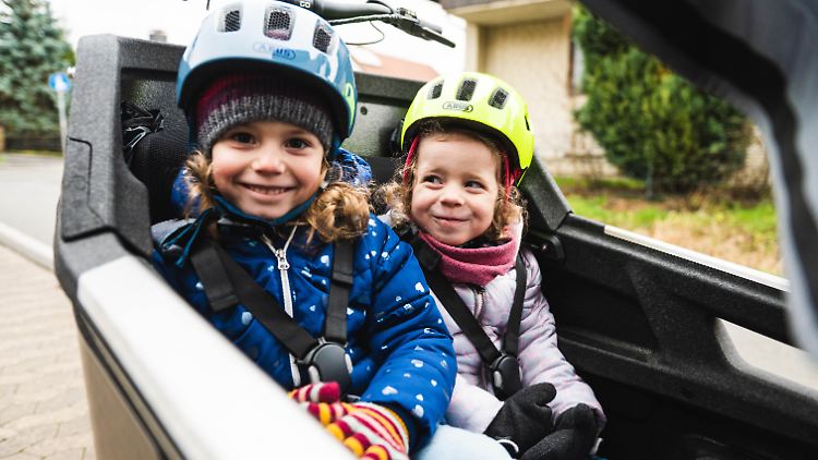 Kinder müssen gut gesichert sein, wenn sie mit dem Fahrrad transportiert werden.