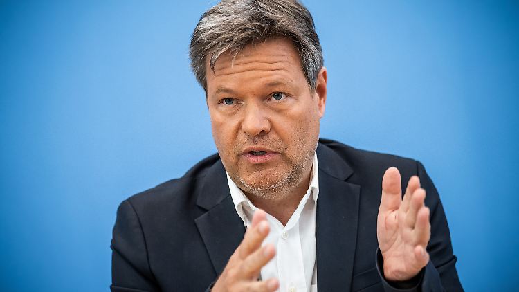 Gewinne der deutschen Energiepolitik sollten auch Deutschland zugutekommen, findet Wirtschaftsminister Habeck. 