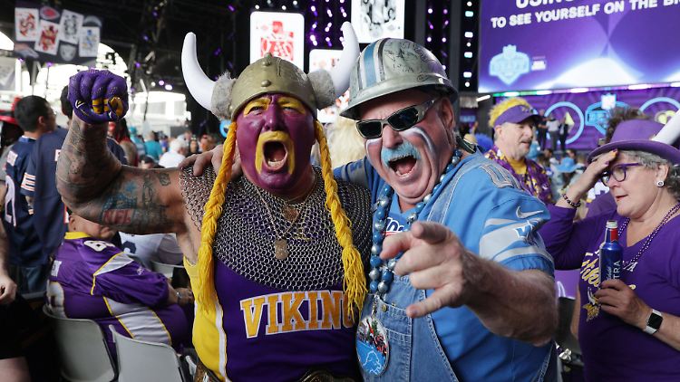 Fans spielen verrückt beim NFL-Draf 2022.