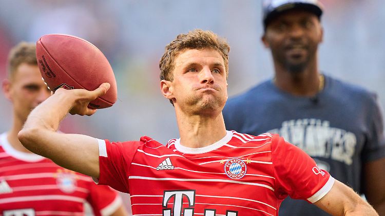 Thomas Müller beim Football.