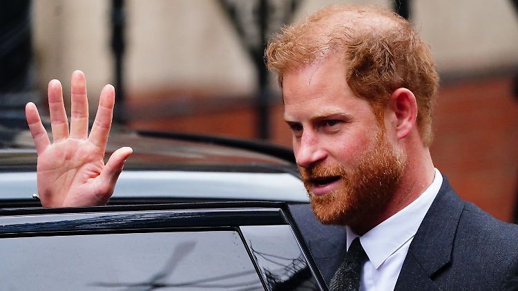 Laut einem Zeitungsbericht wird sich Prinz Harry bereits nach dem Krönungsgottesdienst wieder auf den Heimweg machen.