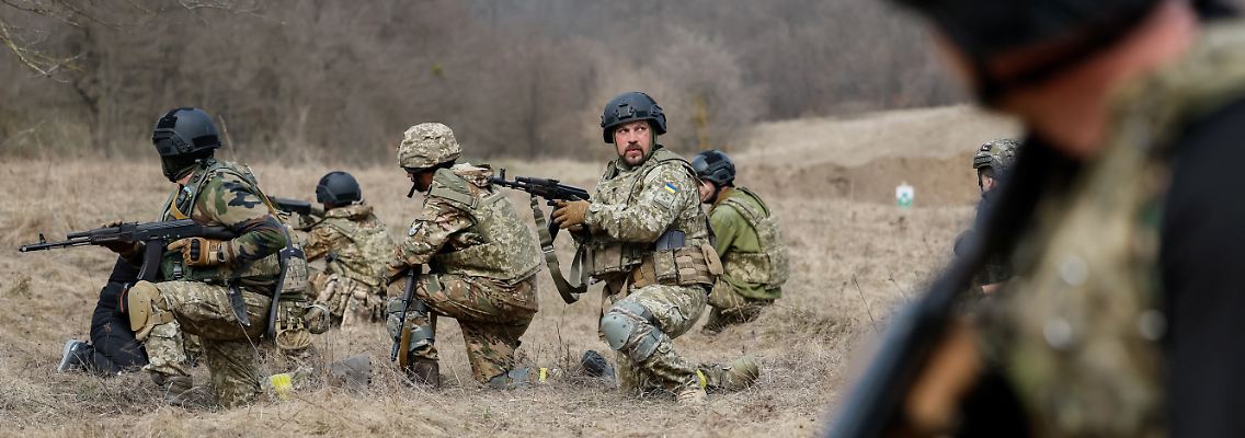 2023-04-05T092224Z_1229721782_RC2A00AXNTWD_RTRMADP_3_UKRAINE-CRISIS-BRIGADES.JPG