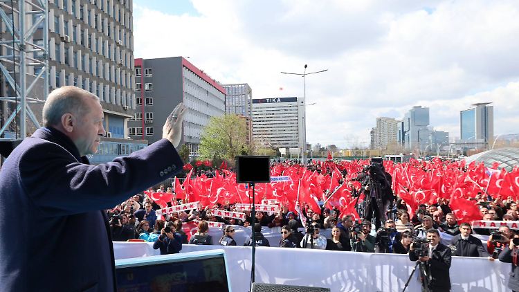 Bei den vergangenen Wahlen vor fünf Jahren hatte es Streit um Wahlkampfauftritte türkischer Politiker in Deutschland gegeben.