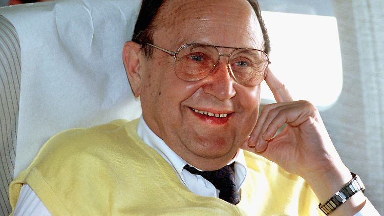Ein berühmter Pullunderträger, der frühere Außenminister Hans-Dietrich Genscher.