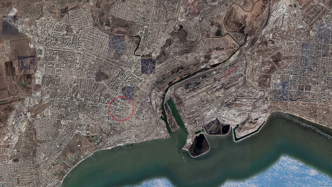 Der Kreis zeigt, wo sich das Stadttheater von Mariupol befand, das am 16. März 2022 bombardiert wurde.
