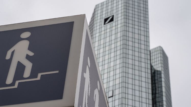 Für rund 800 Personen soll die Zeit bei der Deutschen Bank laut Konzernchef Christian Sewing zu Ende gehen.