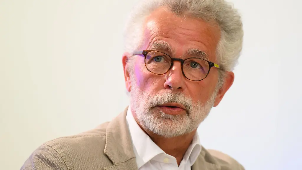 Hans-Vorlaender-Lehrstuhlinhaber-Professur-fuer-Politische-Theorie-und-Ideengeschichte-spricht