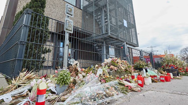 F. hatte am 9. März in einer Kirche der Zeugen Jehovas sieben Menschen und anschließend sich selbst getötet.