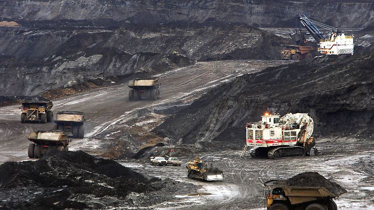 Der umweltschädliche Ölsand-Abbau in der kanadischen Provinz Alberta ist ein Milliardengeschäft.