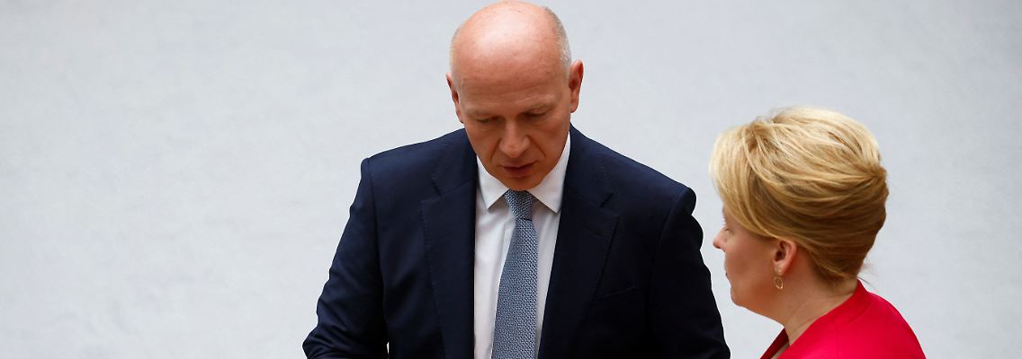 2023-04-27T115928Z_500654821_RC2ZM0AHOKVY_RTRMADP_3_GERMANY-POLITICS-BERLIN.JPG