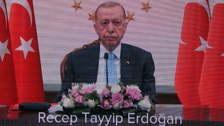 Erdogan zeigt sich nach seinem kürzlichen Ausfall.