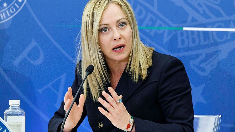 Italiens Ministerpräsidentin: Giorgia Meloni streicht knapp 170.000 Haushalten in Italien die Sozialhilfe ersatzlos.